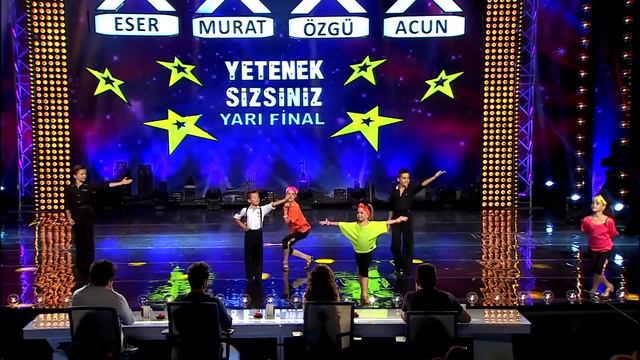 Emre ve Raya Dans Gösterisi | Yetenek Sizsiniz Türkiye Efsaneleri смотреть онлайн