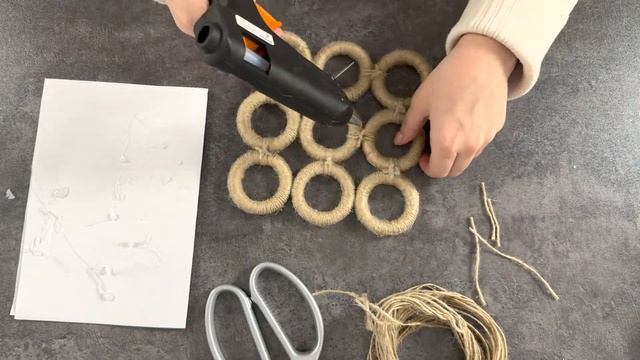 Кольца от штор после ремонта не выкинула, а пустила в дело. Получилась красивая и нужная вещь смотреть онлайн