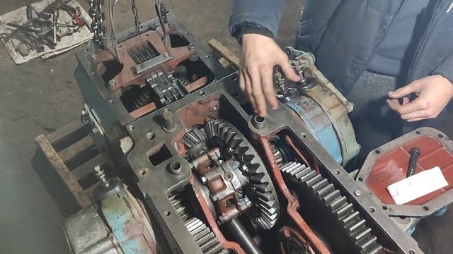 Регулировка ГЛАВНОЙ ПАРЫ трактора МТЗ 80! Восстановление МТЗ 80 - Часть 8 смотреть онлайн