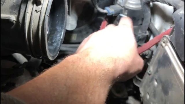 Хендай Санта Фе 2.2 | Ремонт | Замена топливного фильтра смотреть онлайн