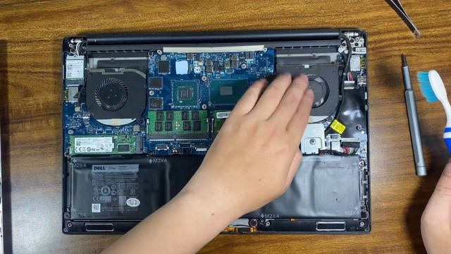 Cách vệ sinh tra keo Laptop Dell Precision 5510 5520 l khomacbook смотреть онлайн