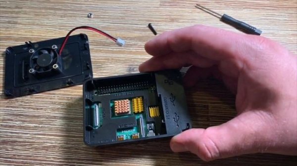 Raspberry Pi 4 (Model B 4GB) montieren und anschließen Anleitung