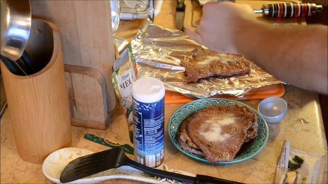 Сочный стейк из говядины без крови, просто и со вкусом. смотреть онлайн