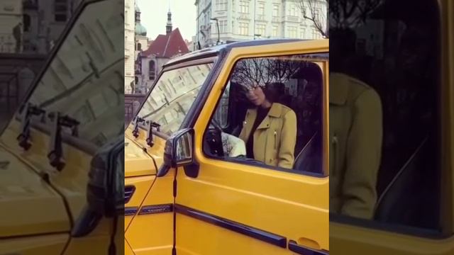 Mercedes Benz G Class G500 vs G63 AMG Mercedes Benz G Class G500 против G63 AMG смотреть онлайн