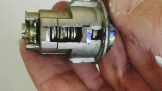 Переборка замка задней двери TOYOTA под ключ.