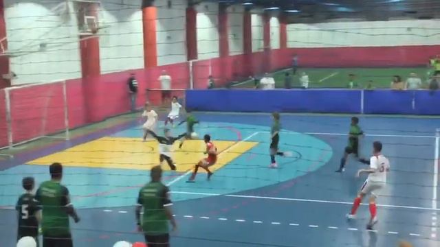 Jogada de contra ataque do meu filho Kayo, passe para o gol de empate da equipe do Bradesco. смотреть онлайн