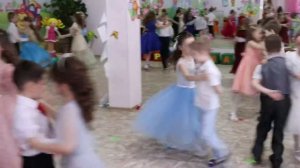 П.И. Чайковский "Вальс цветов". Танец на выпускном балу МКДОУ д/с № 420 "Сибирячок" г. Новосибирск.