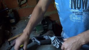 Снятие колёс с щётки дайсон