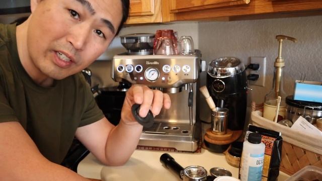 How to: Clean me vs. DeScale | Breville Barista Express смотреть онлайн