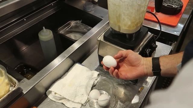 Pro Chef turns McDonalds Breakfast Gourmet смотреть онлайн