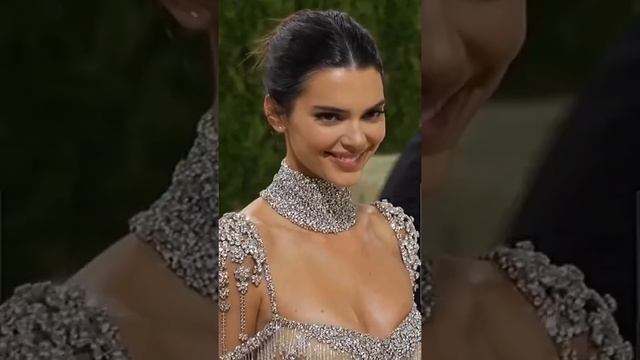 Kendall Jenner's Iconic Met Gala 2021 dress! смотреть онлайн