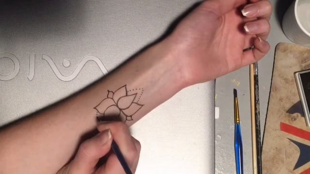 Рисунок Лотос на руке за 1,5 минуты смотреть онлайн