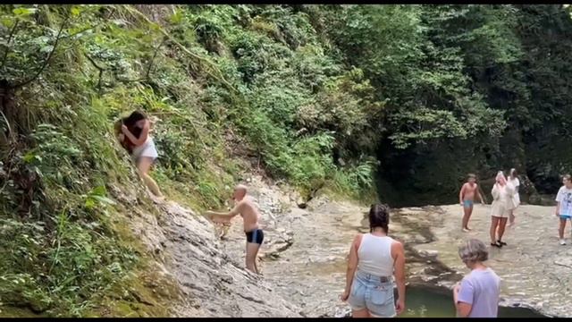 влог//разнесла с подругой Абхазию//часть первая смотреть онлайн