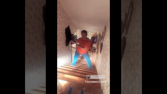 from behind the scenes the goldbergs cast [Hayley Orrantia, Troy Gentile, Sam Lerner] смотреть онлайн