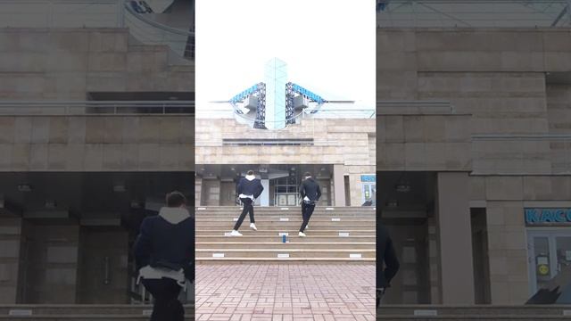 NEW SHUFFLE STYLE 2021 ? GENTLEMEN ТАНЦУЮТ НА ЛЕСТНИЦЕ TUZELITY ? смотреть онлайн