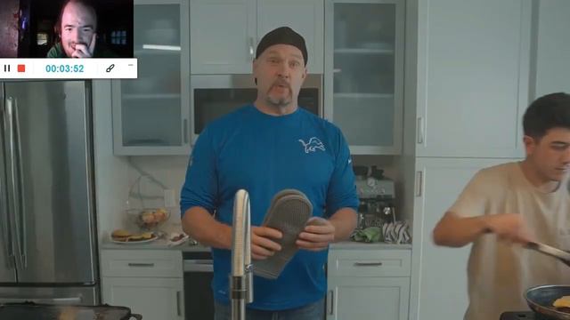 Eric Allan Kramer almost burnt my apartment down (Reaction; #27) смотреть онлайн