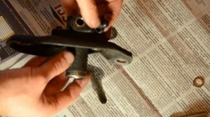 Daewoo Lanos разбираем рабочий цилинд привода сцепления. Поломка штока