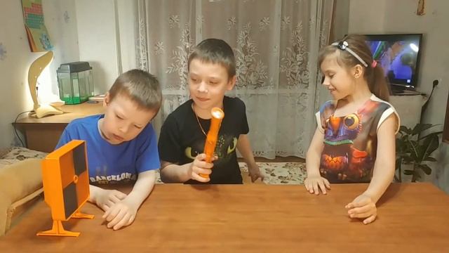 Игрушки СССР. Игрушка светотир распаковка и демонстрация смотреть онлайн