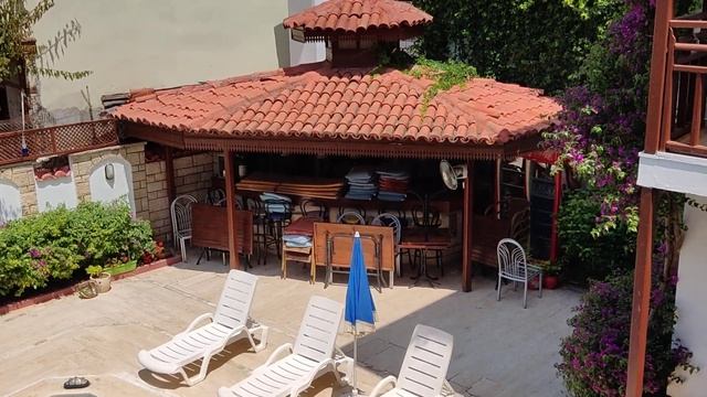 Обзор гостиницы Otel Karyatit Kaleici в старом городе Анталии. Остановились там на 1 ночь.