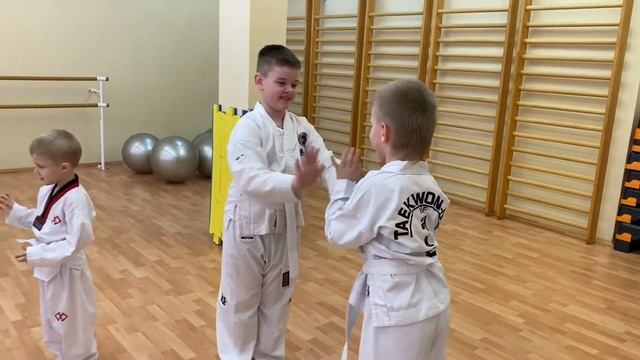 Игровые Упражнения Для Детей на Тренировке. Детская Тренировка. Координация. Ловкость. Реакция. смотреть онлайн