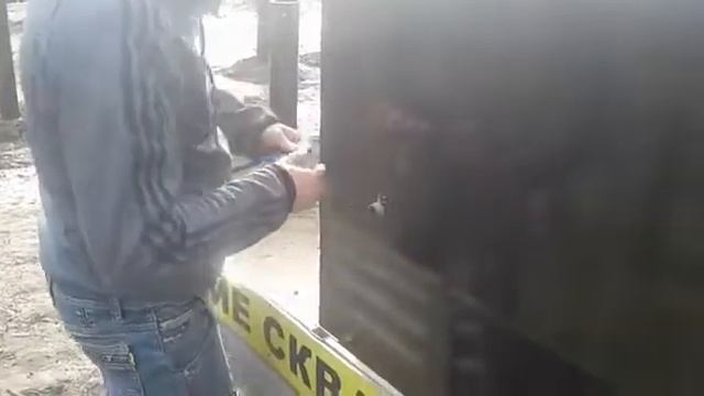 Устанавливаем заглушки на кессон - обустройство сважины в компании БАС смотреть онлайн