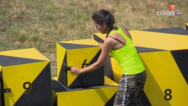 Khatron Ke Khiladi S10 | Even A Python Cannot Stop Tejasswi Prakash смотреть онлайн