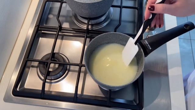 ВСЕГО 15 МИНУТ И 3 ИНГРЕДИЕНТА И СГУЩЕНКА ГОТОВА. БЫСТРЫЙ РЕЦЕПТ СГУЩЕННОЕ МОЛОКО. АСМР смотреть онлайн