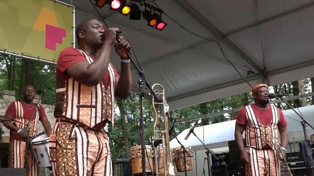 Eyo'nlé Brass Band #Le Temps Ne Fait Rien à L'affaire# G. Brassen