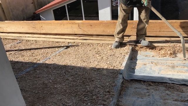 Утепление крыши стружкой