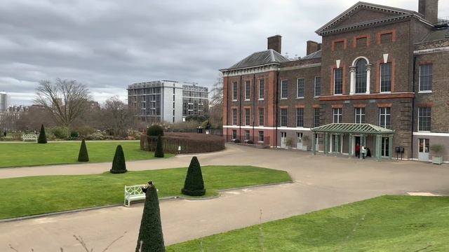 Kensington Palace and the Sunken Garden [LONDON WALK 2022 4K HDR 60FPS] смотреть онлайн