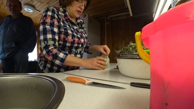 ВЛОГ Щи из крапивы / Витаминные щи / Перешли на подножный корм ? 15 апреля 2020 г. смотреть онлайн