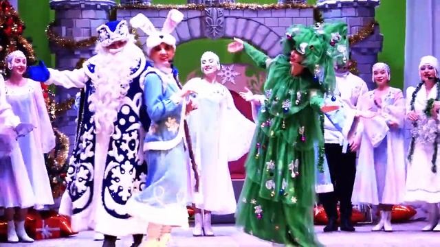 В лесу родилась елочка! исполняет АПиТ "Завалинка" смотреть онлайн