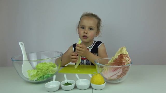 Эксперимент с пекинской капустой. Радужный салат. Experiment with Peking cabbage. Rainbow salad. смотреть онлайн