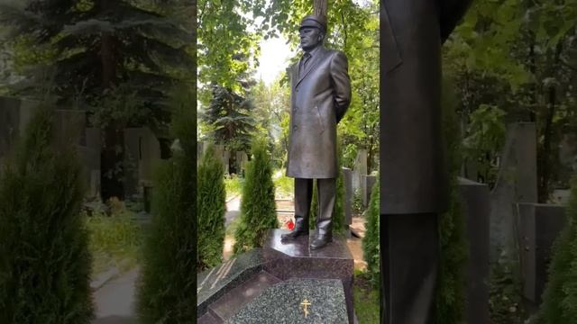 МОГИЛА И ПАМЯТНИК ПОЛИТИКА ЖИРИНОВСКОГО ВЛАДИМИРА ВОЛЬФОВИЧА НА НОВОДЕВИЧЬЕМ КЛАДБИЩЕ МОСКВЫ!!! смотреть онлайн
