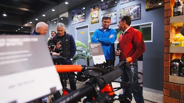 Leigh's Cycles Centre - Specialized Concept store - Umhlanga смотреть онлайн