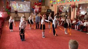 "Солнечный круг" Танец с лентами. Группа №12 "Цветики - семицветики"