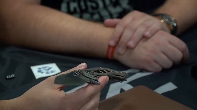 БЕСПРЕДЕЛ! Полиция отобрала нож за 60 000 руб! смотреть онлайн