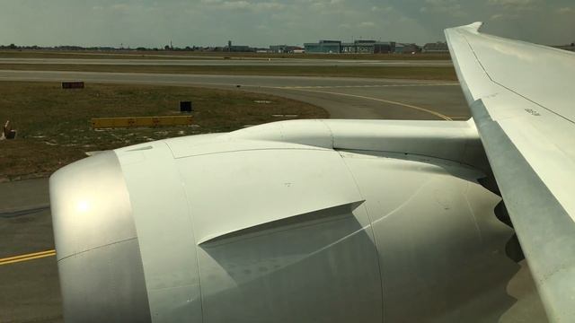 LOT Polish Airlines Boeing 787-9 Dreamliner Landing + Taxi at Warsaw Frederic Chopin Airport смотреть онлайн