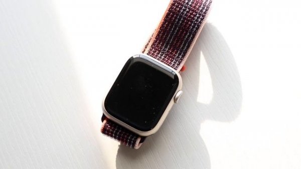 Apple Watch Series 8 Vs Apple Watch Series 3! (Comparison) (Review)