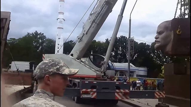 Демонтаж памятника Ленину в Днепропетровске смотреть онлайн