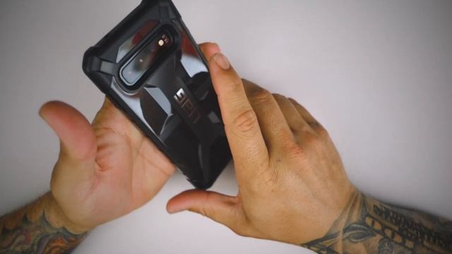 UAG Plasma Case For Samsung Galaxy S10 смотреть онлайн