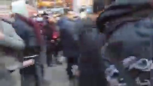 В Люксембурге вход на Рождественскую ярмарку вход только с зелёным клеймом( грин пасс) смотреть онлайн