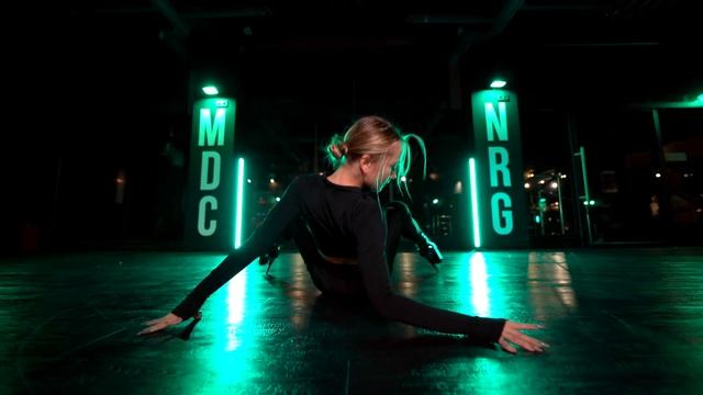 МАРИНА САФРОНОВА // FRAME UP STRIP // Maximum Black Maslo Chernogo Tmina