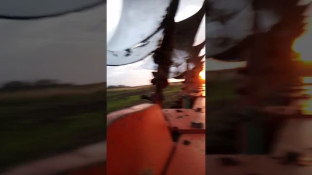 трактор джондир с переворотным плугом рн100 смотреть онлайн