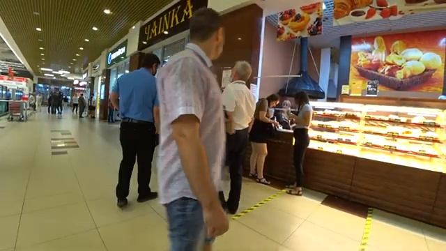 Борзая охрана и росгвардия нападает на людей в ТЦ Оранжевый | #Ашан [Бумеранг] смотреть онлайн