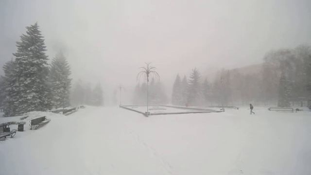 25.04.2014 Фонтан у Площади Революции в Челябинске смотреть онлайн