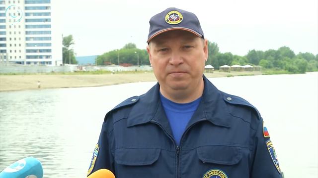 Спасатели провели разъяснительные беседы с отдыхающими на пляже Юго-Западного жилмассива смотреть онлайн