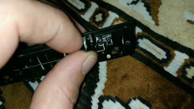 Замена лампочки подсветки номера Опель Вектра Б.Ремонт подсветки гос номера