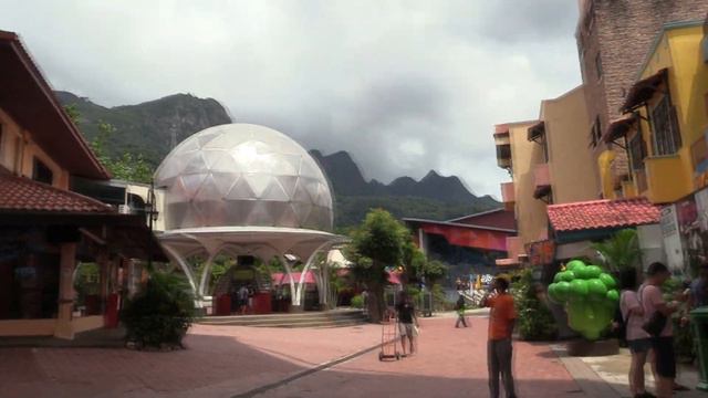 ВОСТОЧНАЯ ДЕРЕВНЯ ЛАНГКАВИ (Oriental Village. Pulau Langkawi. Malaysia)