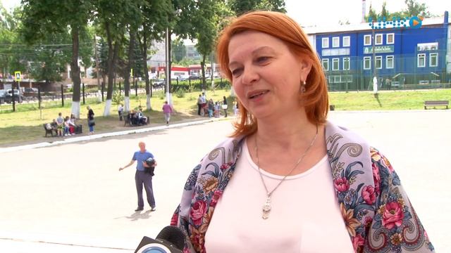 Флешмоб"танцуй по-русски" собрал активных зарайских ребят из пришкольных лагерей. смотреть онлайн
